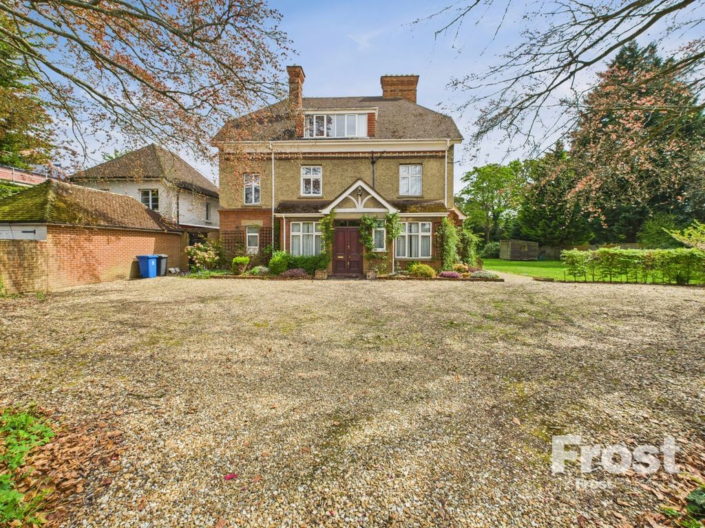 Property photo 2 of 10 Front