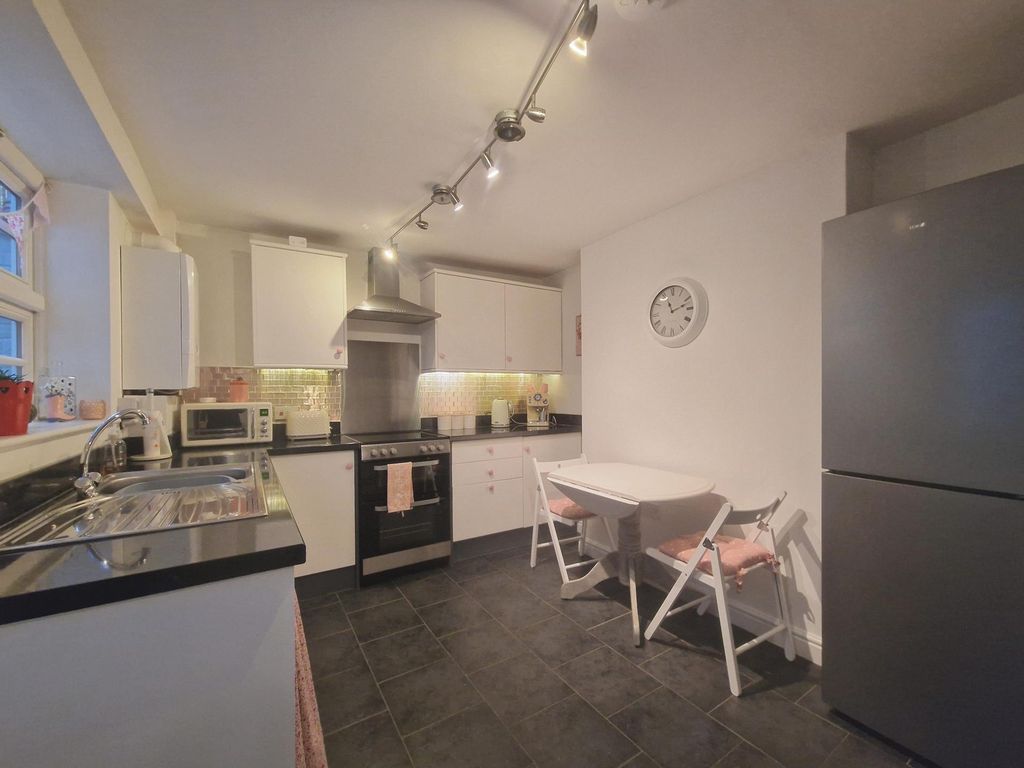 Property photo 3 of 14 Photo 7