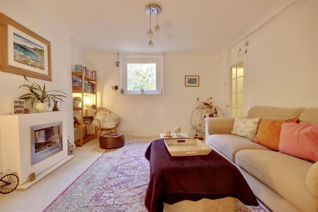 Property photo 2 of 16 832D5De0-594F-4Db8-B045-3Dea3Fbb5527_1_201_A.Jpeg