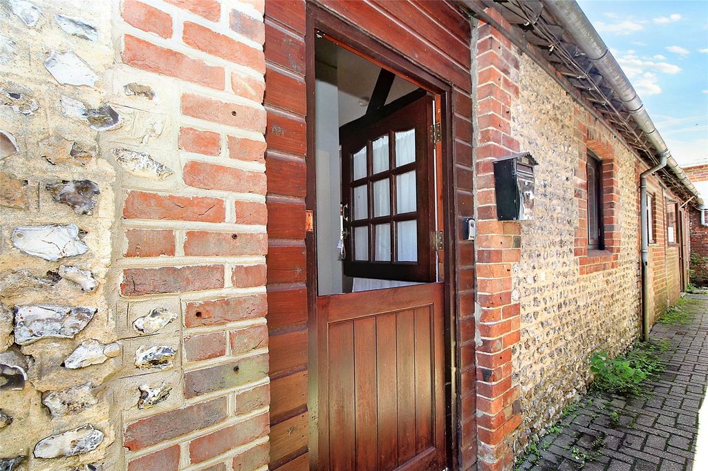 Property photo 1 of 7 Front External