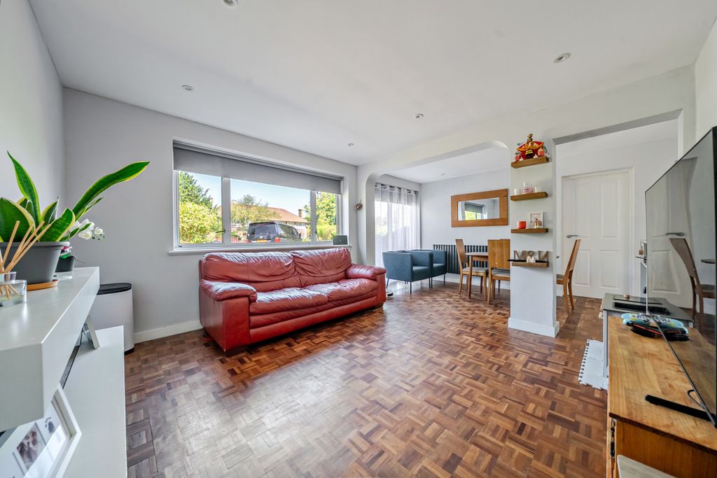 2 bed maisonette for saleTrinity Close, Bromley BR2 photo 5