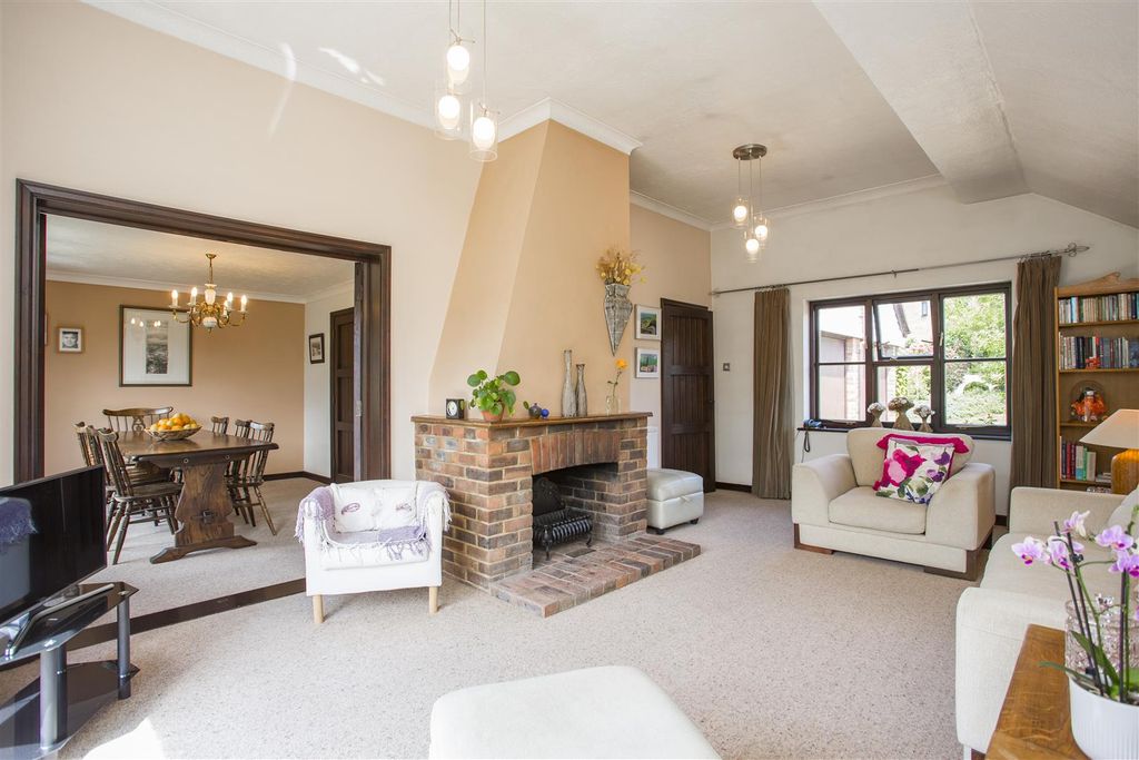 Property photo 3 of 43 Sitting Room