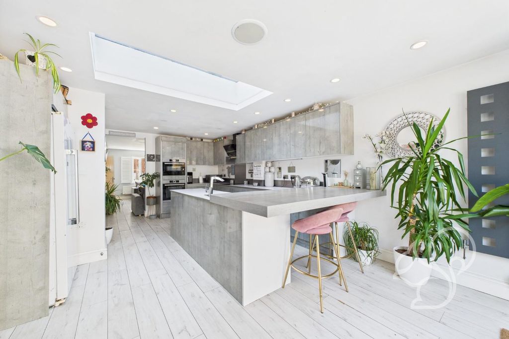 Property photo 2 of 21 Cam05287G0-Pr0094-Still011.Jpg