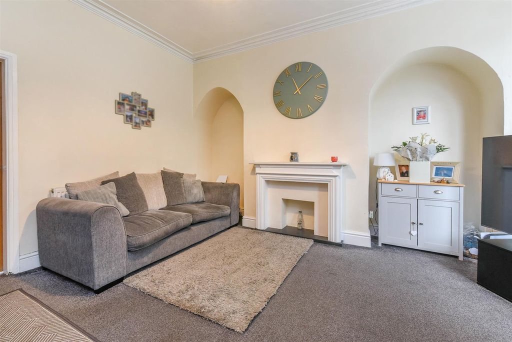 Property photo 2 of 14 Lounge