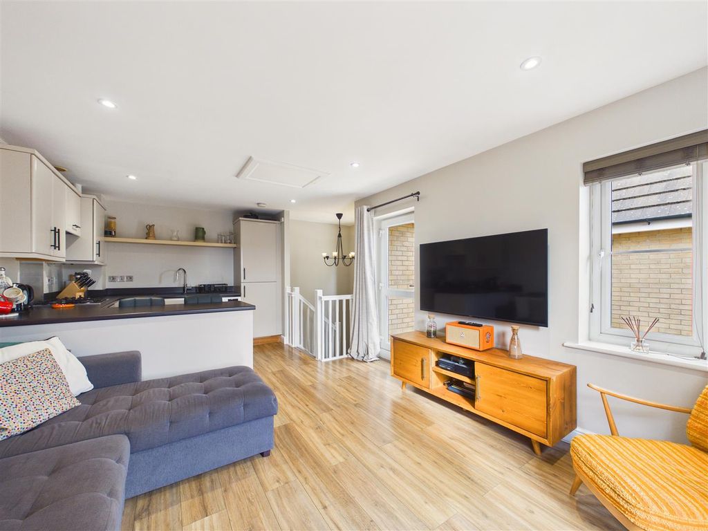 Property photo 3 of 10 Cam05451G0-Pr0110-Still004.Jpg