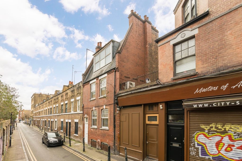 Property photo 2 of 19