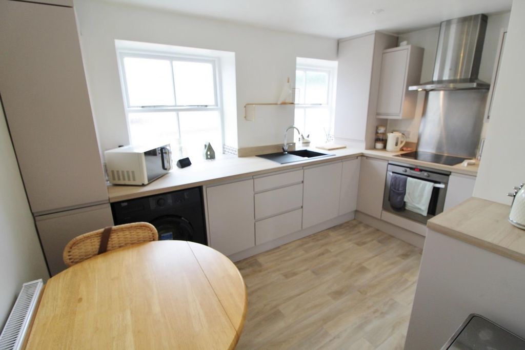 Property photo 2 of 6 Dining Kitchen