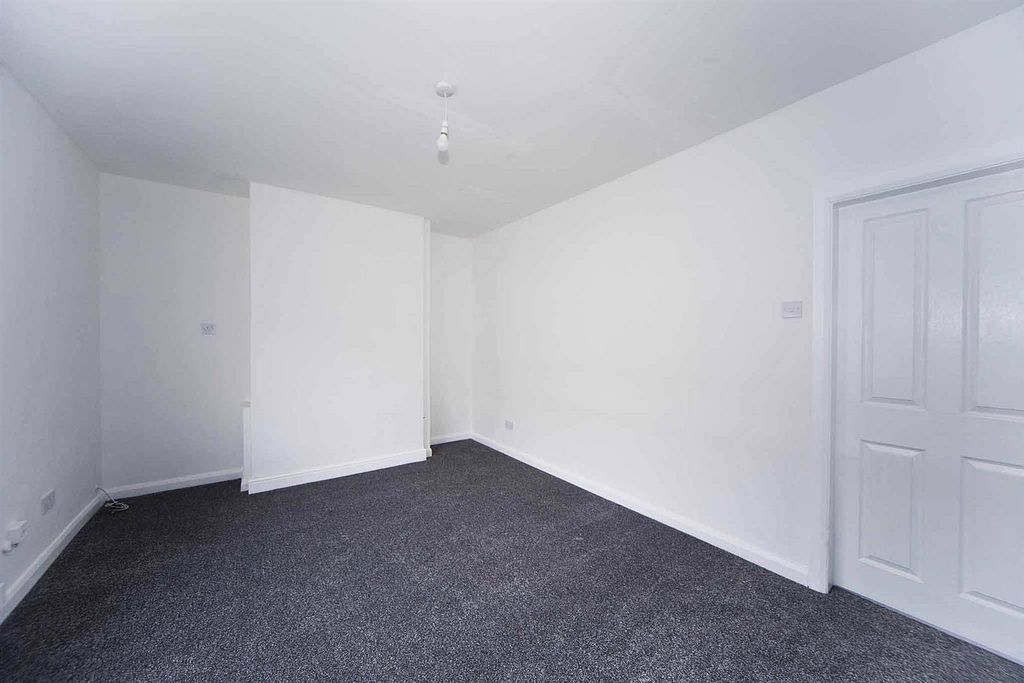 Property photo 3 of 25