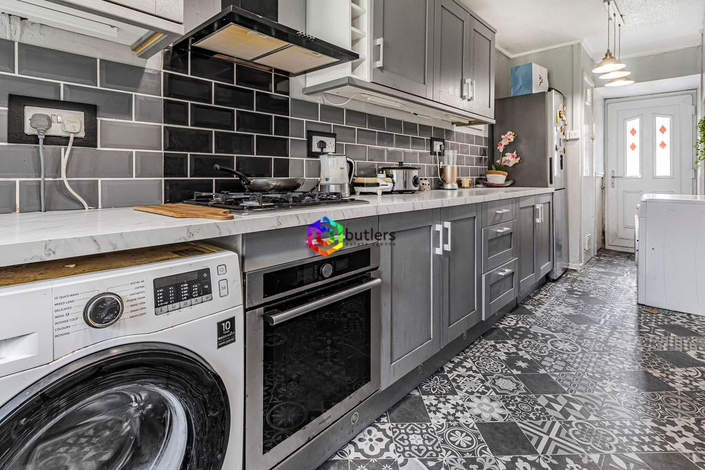 Property photo 3 of 12 Kitchen