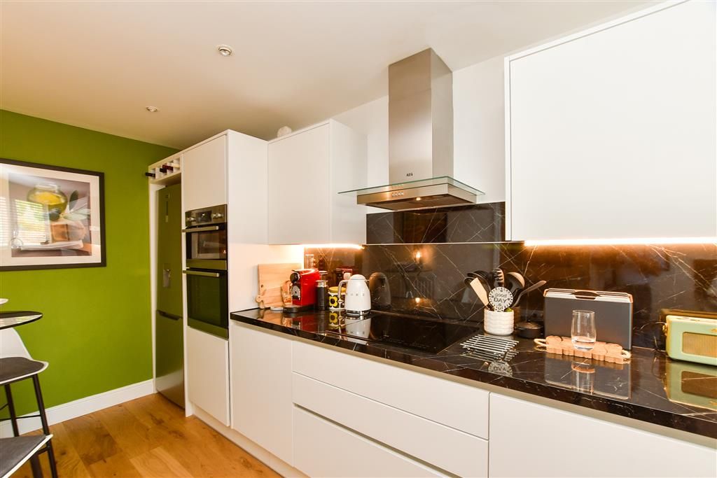Property photo 2 of 14 Kitchen