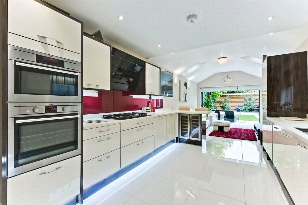 Property photo 1 of 6 2