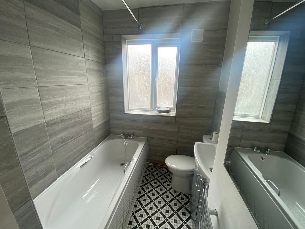 Property photo 3 of 8 Bathroom