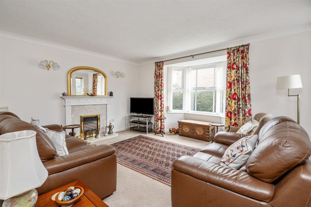 Property photo 2 of 13 4 Barwell Close_7.Jpg