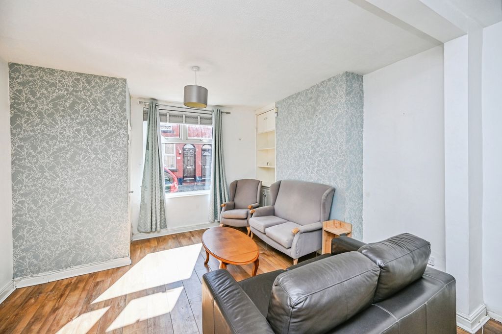 Property photo 3 of 12 Pbox-Img.Jpg