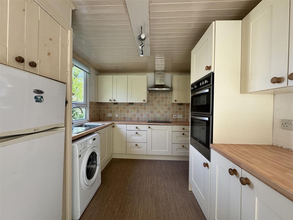 Property photo 3 of 14 Kitchen