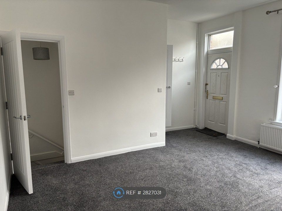 Property photo 3 of 16 Lounge