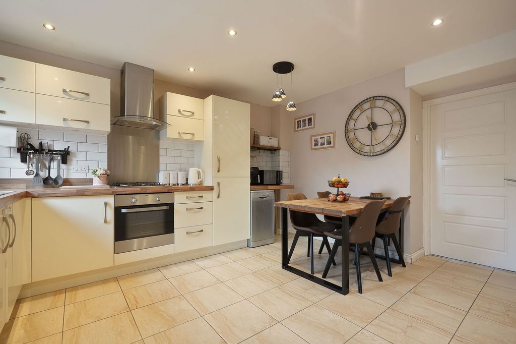 Property photo 2 of 30