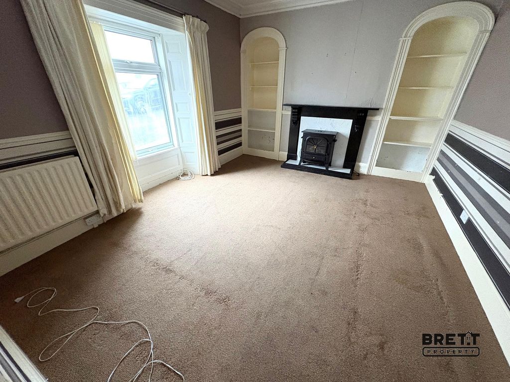 Property photo 3 of 10 Living Room