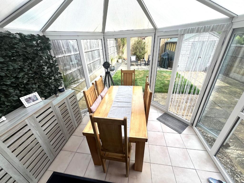 Property photo 3 of 13 Conservatory.Jpg