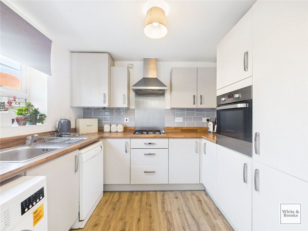 Property photo 3 of 14 Kitchen