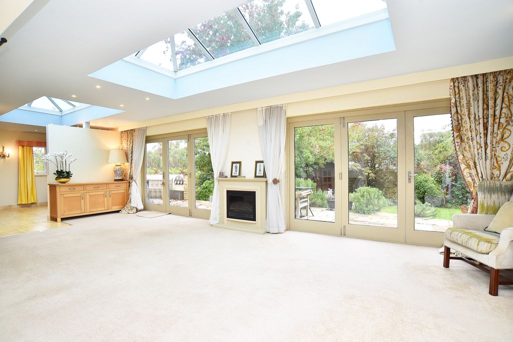 Property photo 2 of 24