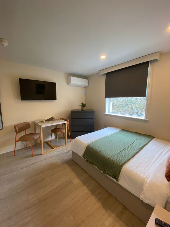 Property photo 3 of 8 Bright, Neatly Presented Double Bedroom With A Com...