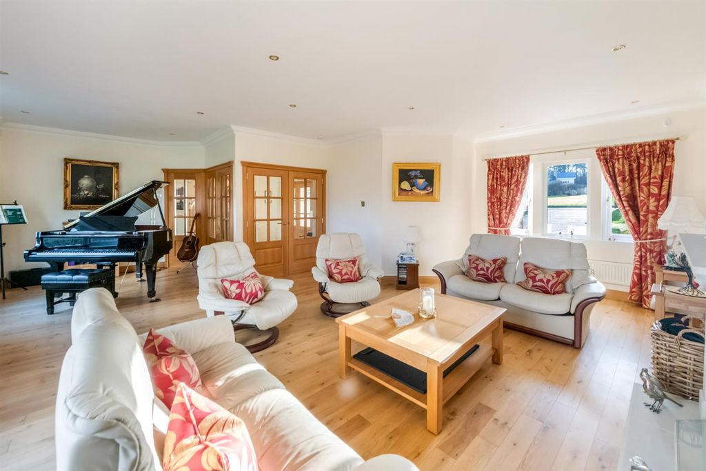 Property photo 2 of 56 Lounge