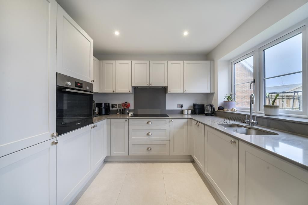 Property photo 2 of 19 Kitchen