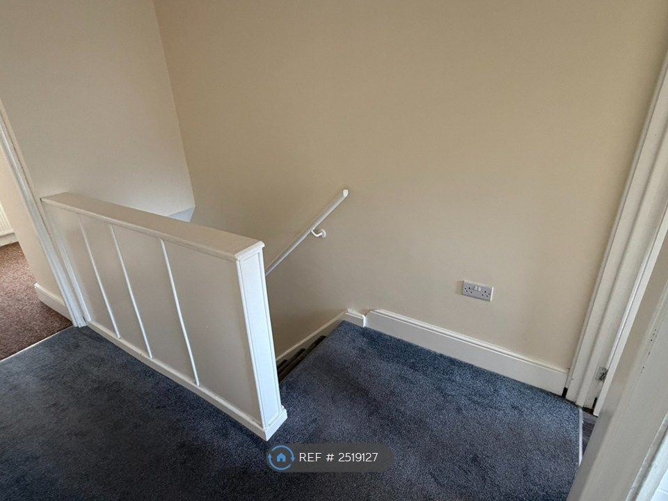 Property photo 3 of 19 Landing