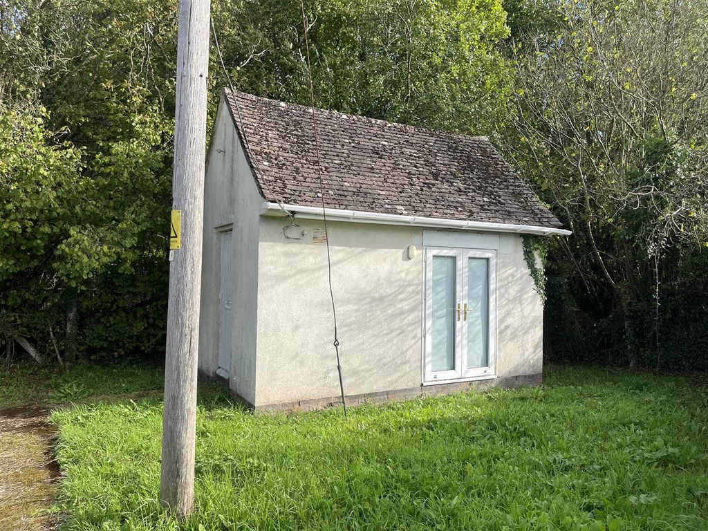 Property photo 1 of 5