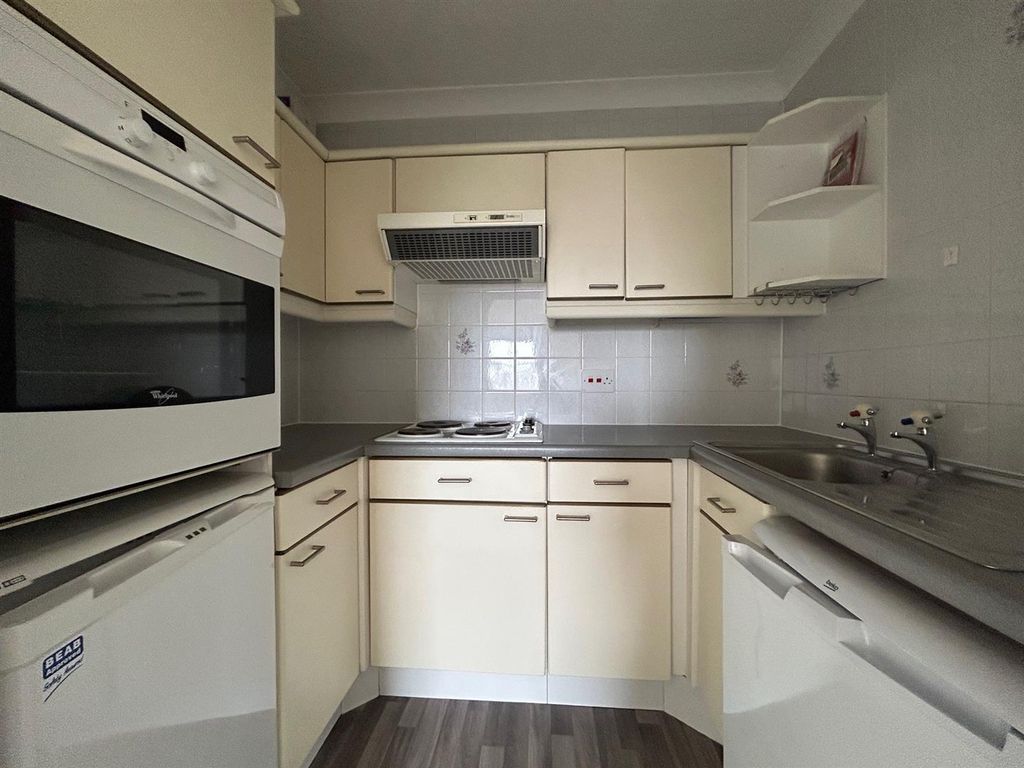 Property photo 3 of 10 Kitchen.Jpg