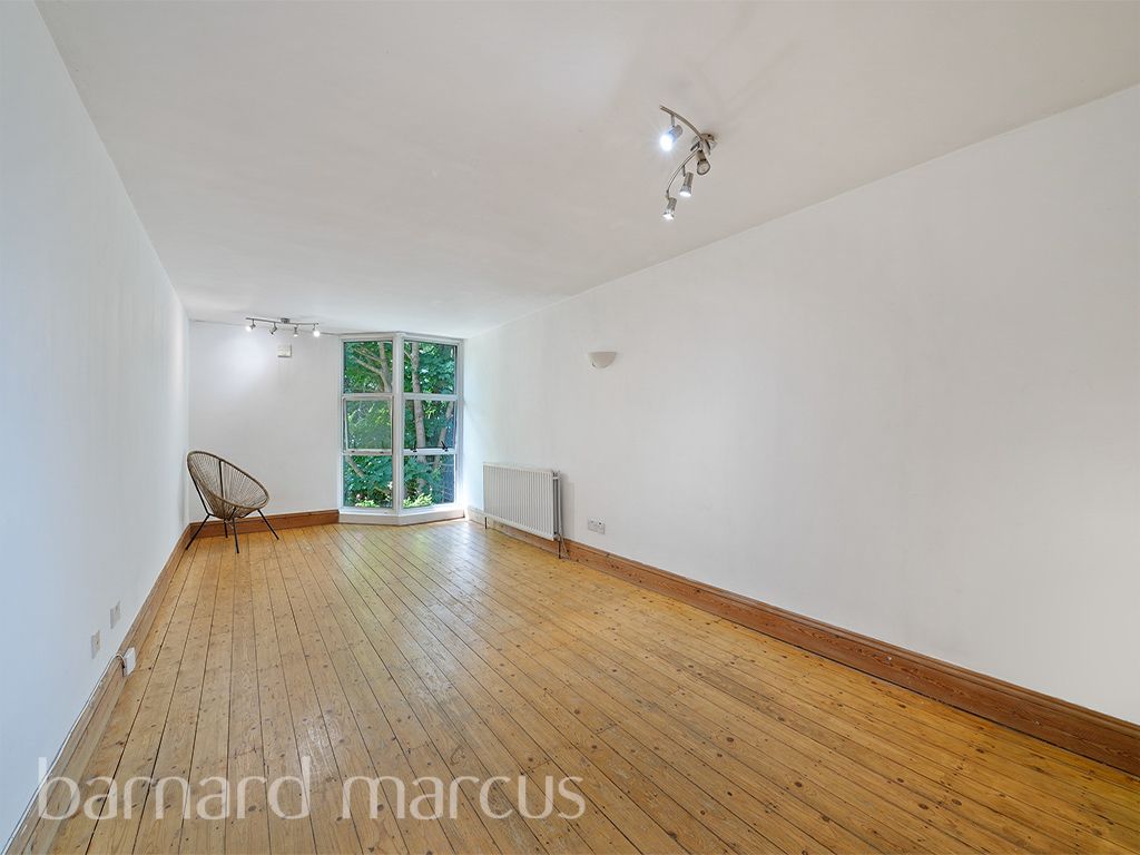 Property photo 1 of 8 Living Room