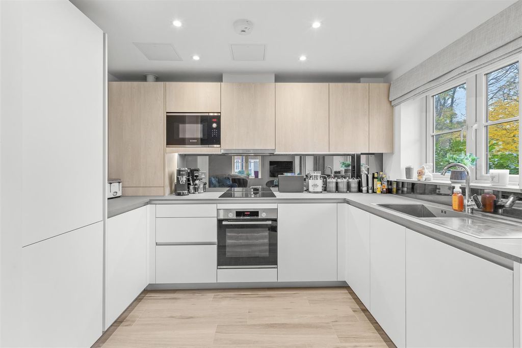 Property photo 3 of 17 Flat 39 Aspen Rd, Hp10 9Fa-6.Jpg