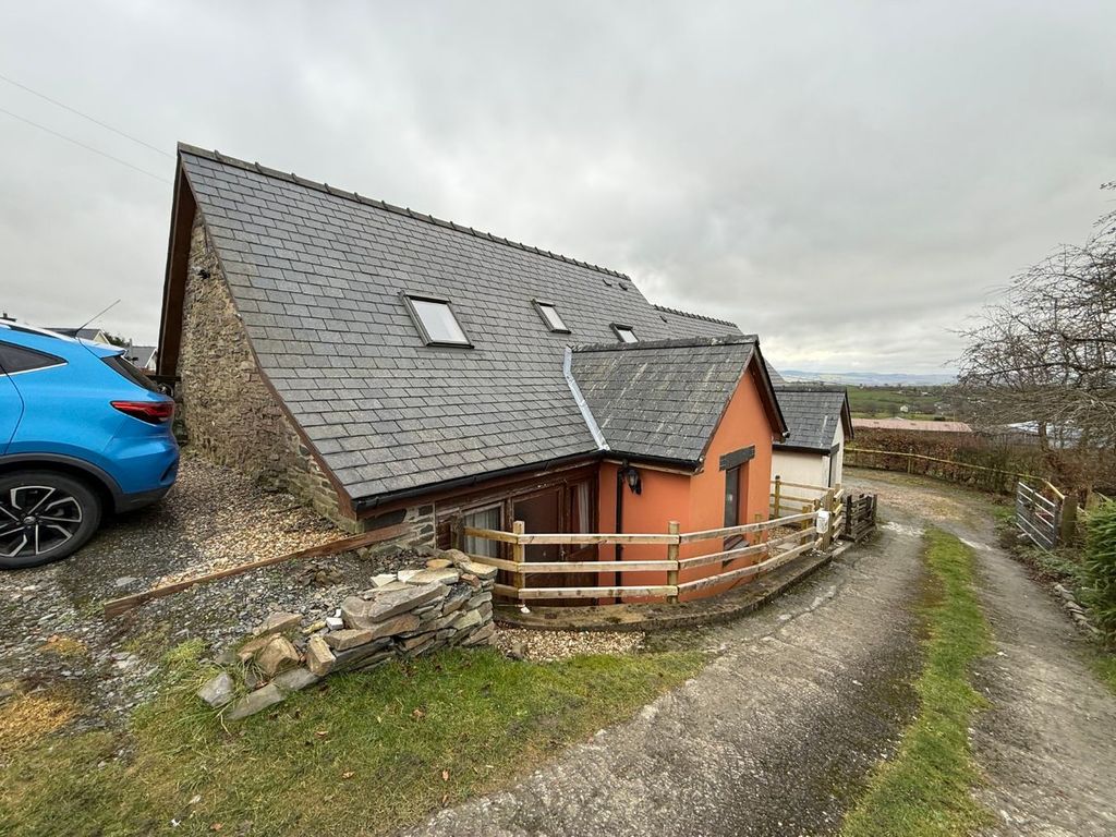 Property photo 2 of 36