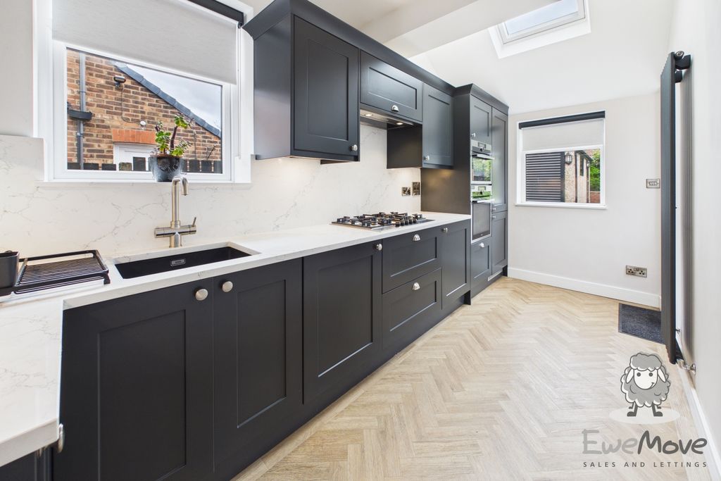 Property photo 3 of 13 7