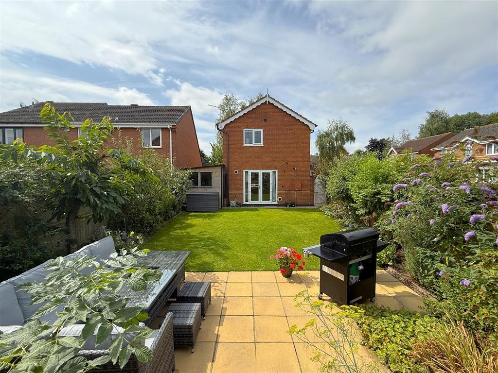 Property photo 2 of 17 Garden B.Jpg