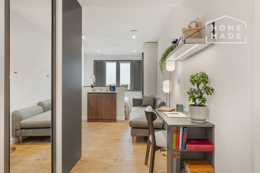 Property photo 2 of 23