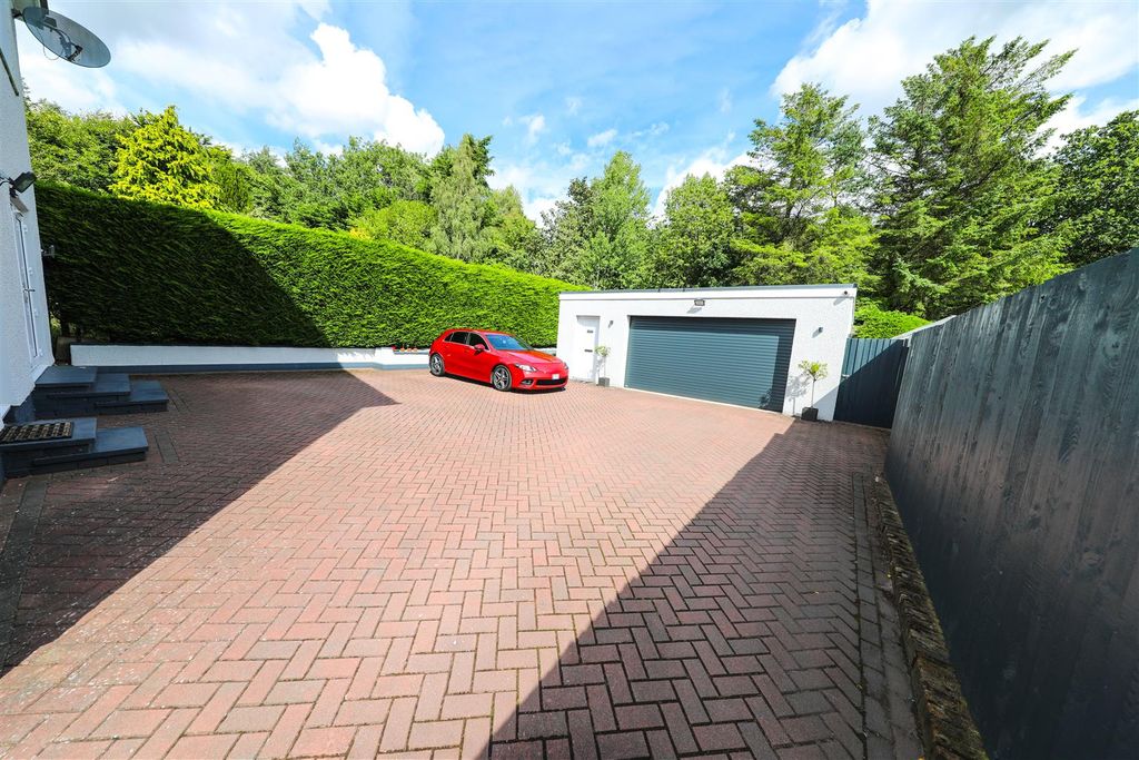 Property photo 3 of 31 B