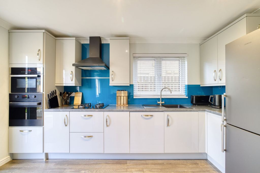 Property photo 3 of 31 Living/Kitchen/Dining