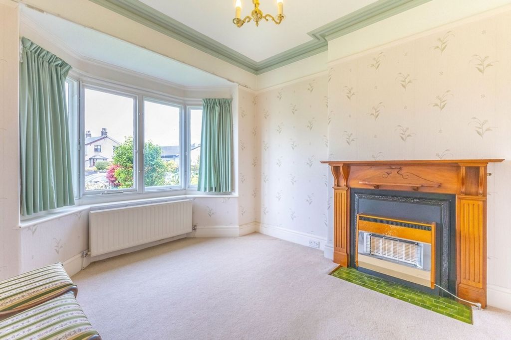 Property photo 2 of 34