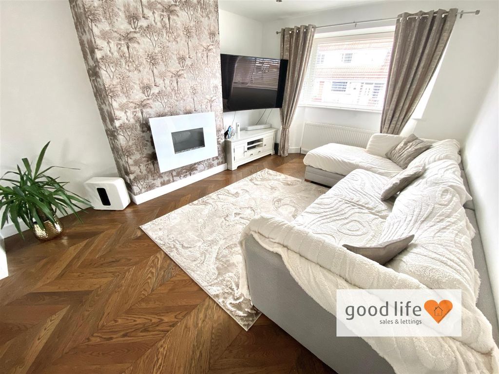 Property photo 2 of 21 20260323_105141909_Ios35Laurelgrove35Laurelgrove.J