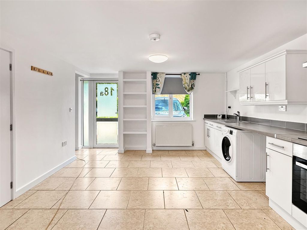 Property photo 3 of 11 Kitchen (2)