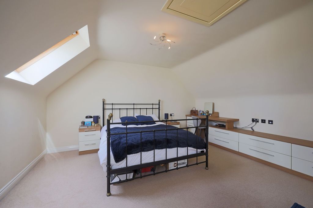 Property photo 3 of 31