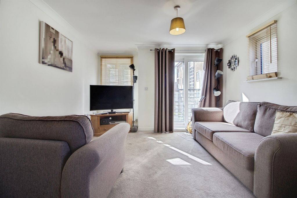 Property photo 2 of 20