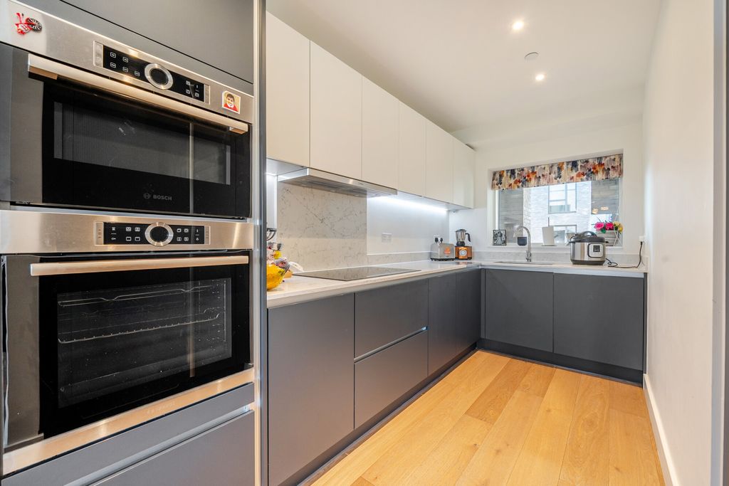 Property photo 3 of 21 Kitchen