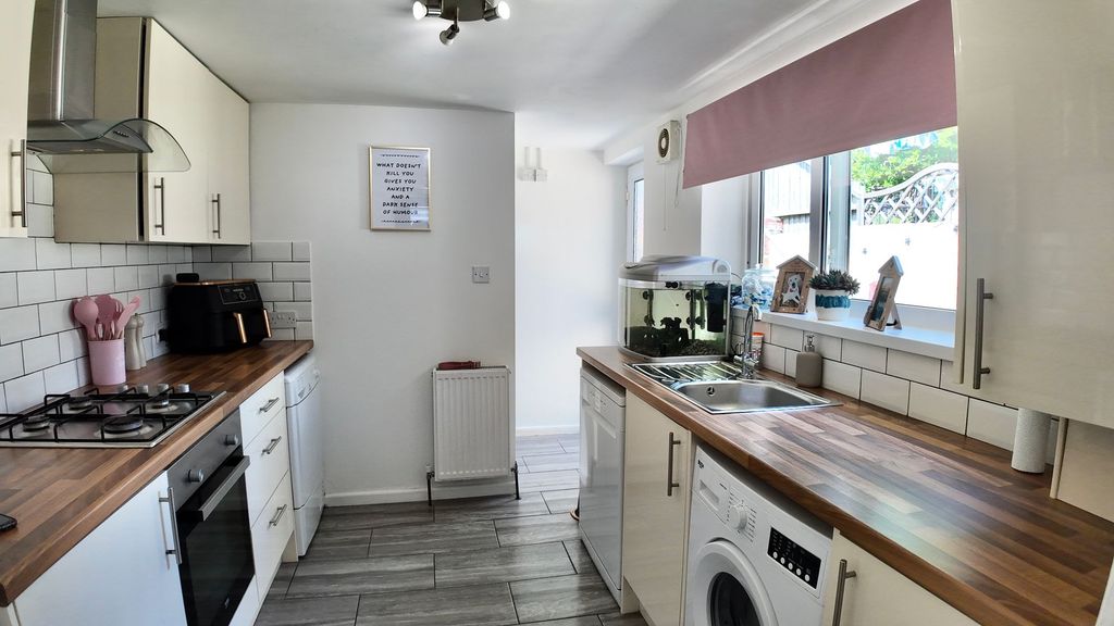 Property photo 3 of 24