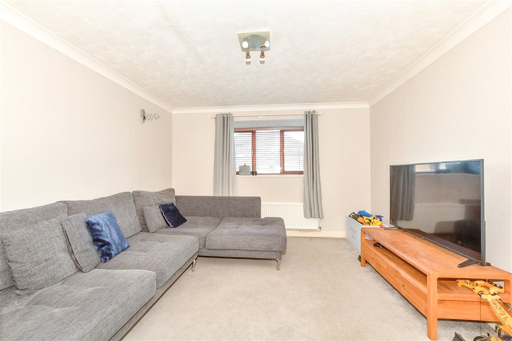 Property photo 2 of 8 Lounge