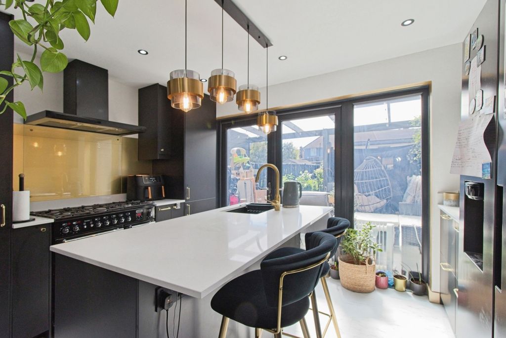 Property photo 3 of 18 Pbox-Img.Jpg