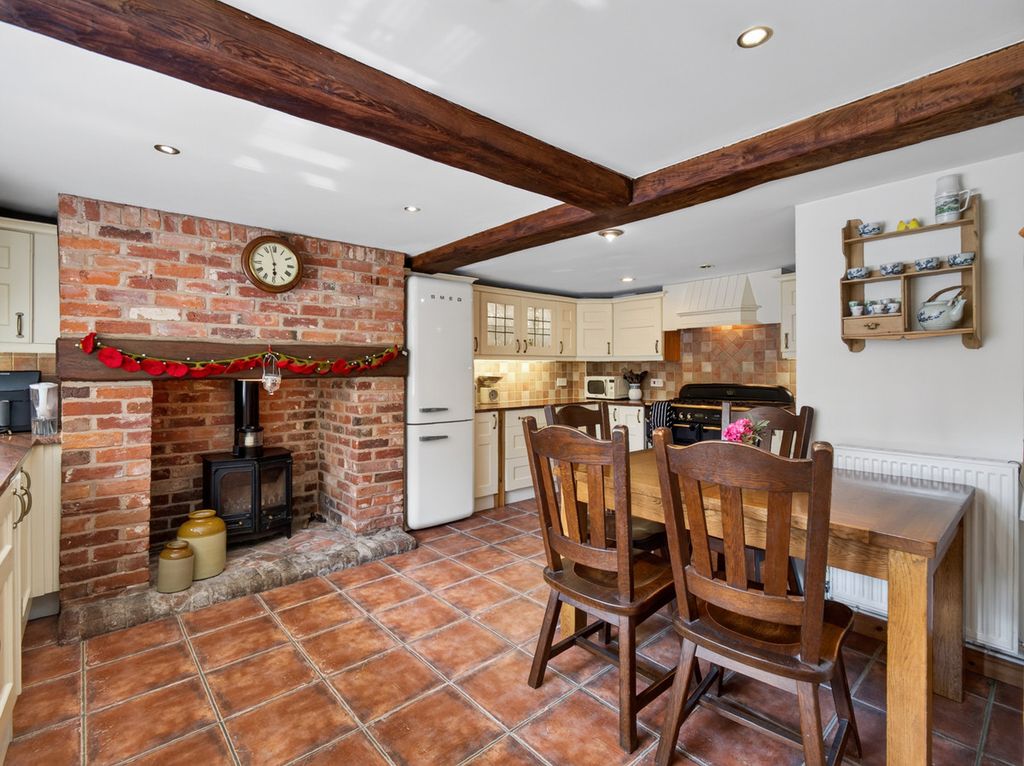 Property photo 2 of 39
