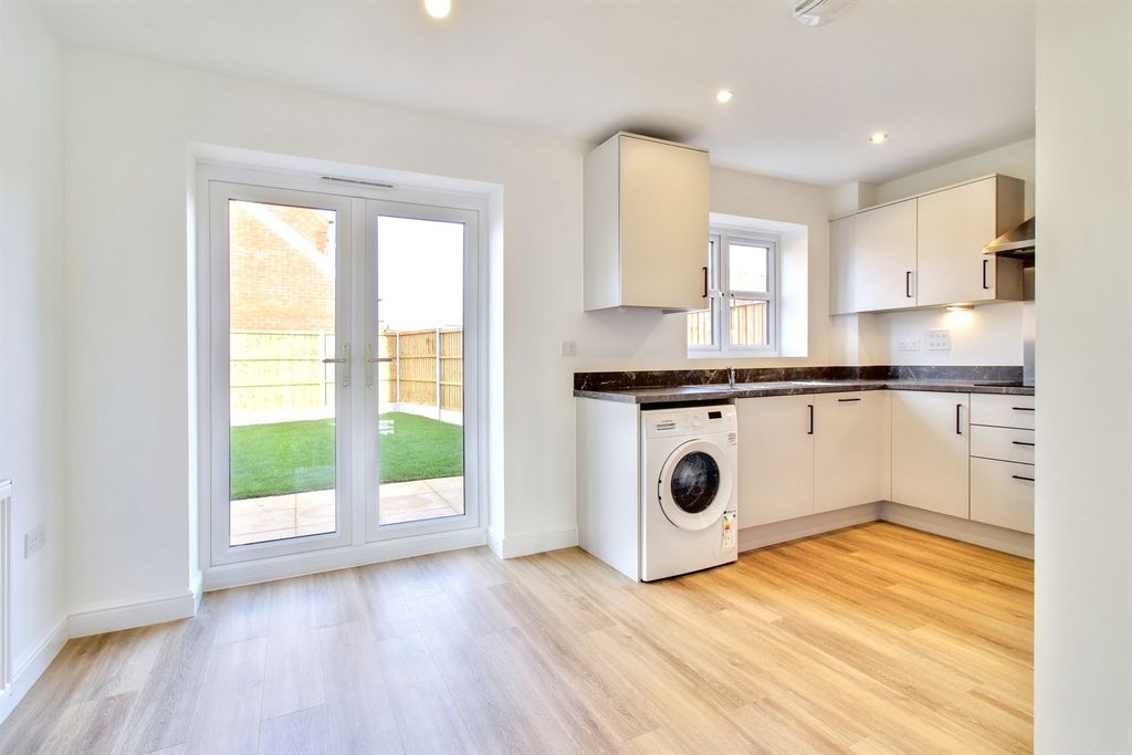 Property photo 1 of 7 (Main)